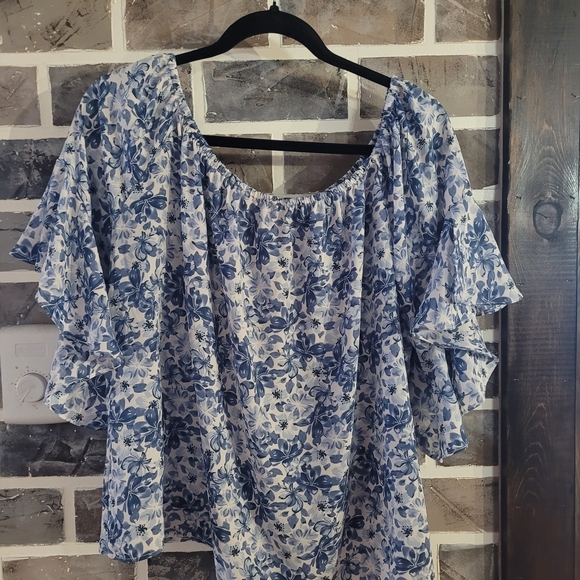Tops - Floral Blue Women's Top XL